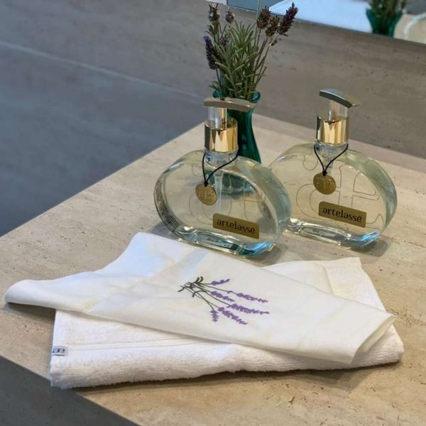Toalha para Lavabo em Linho Bordado Branco Artelassê Lavabo Branco